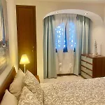 Apartman Family Oasis - Oceanview Duplex, Heated Pool, Air Con