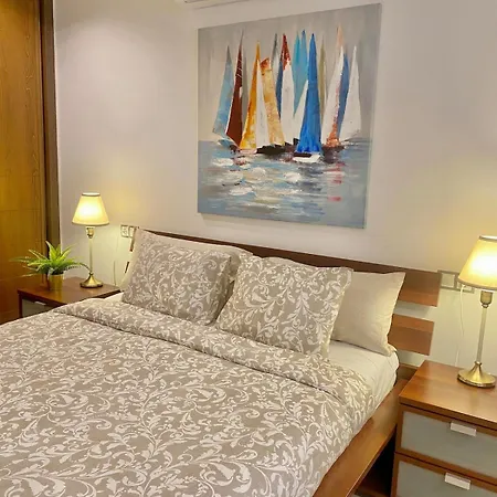 Family Oasis - Oceanview Duplex, Heated Pool, Air Con 阿德耶